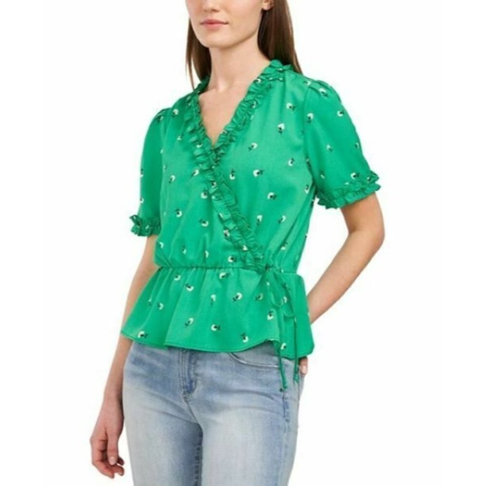 Riley & Rae Short Sleeve Ruffle Floral Blouse. Size Medium. New With Tags.